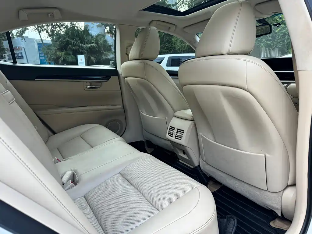 Lexus ES — миниатюра 9