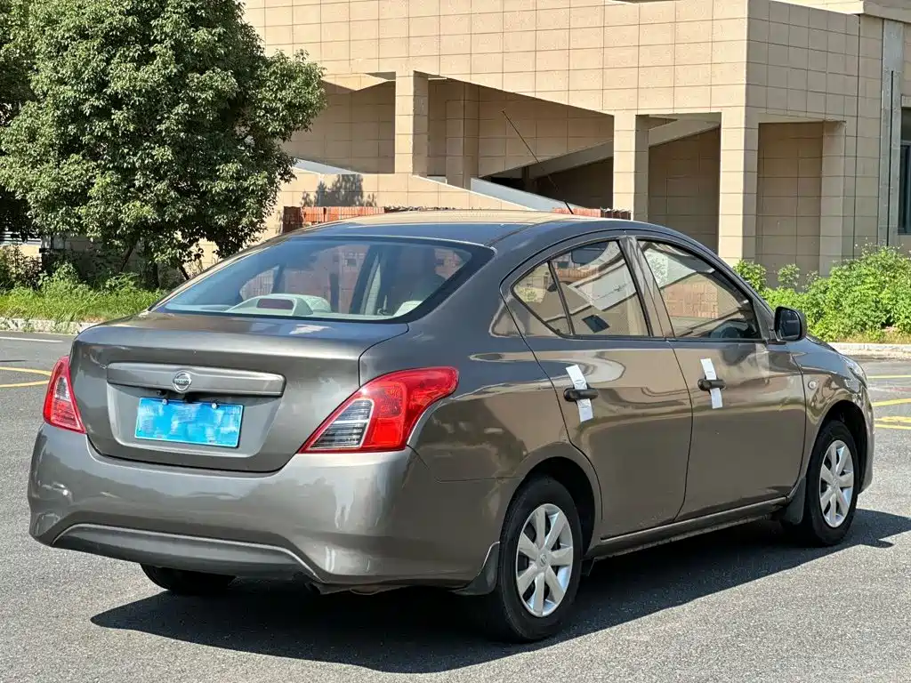 Nissan Sunny — миниатюра 5