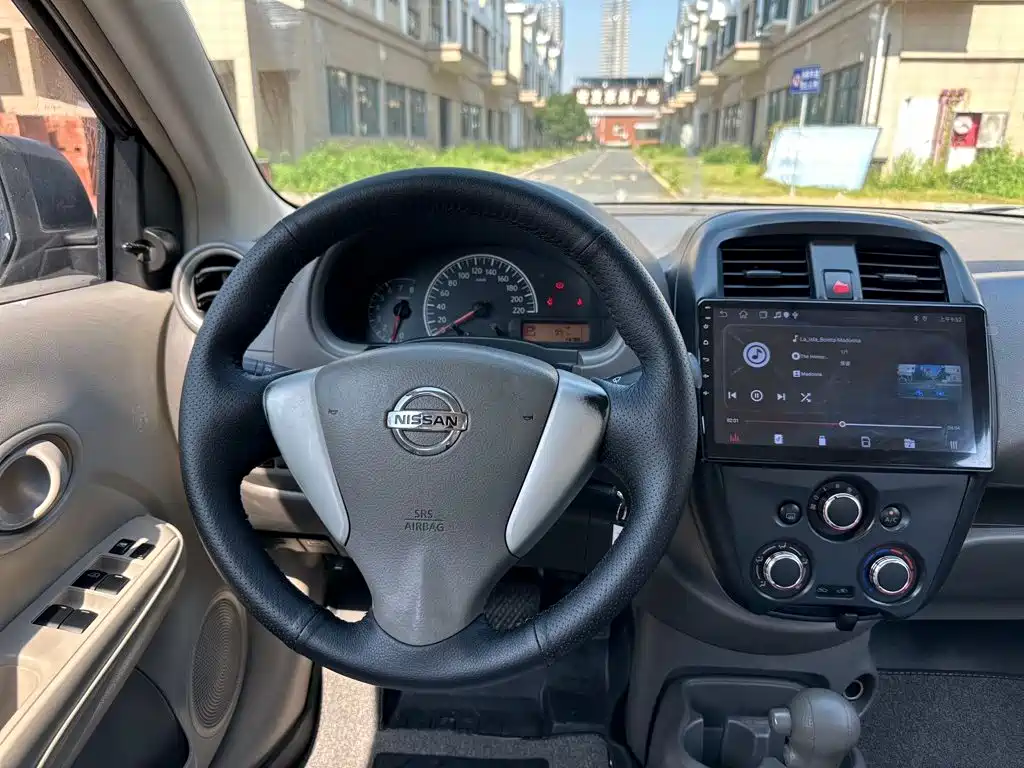 Nissan Sunny — миниатюра 9
