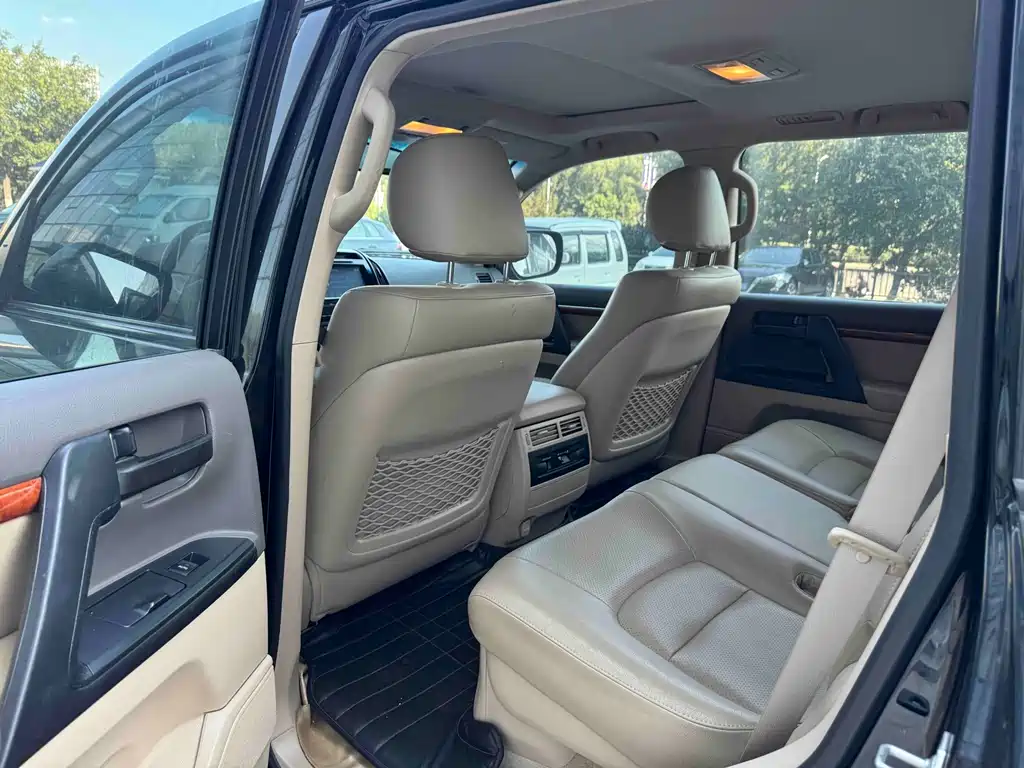 Toyota Land Cruiser — миниатюра 7