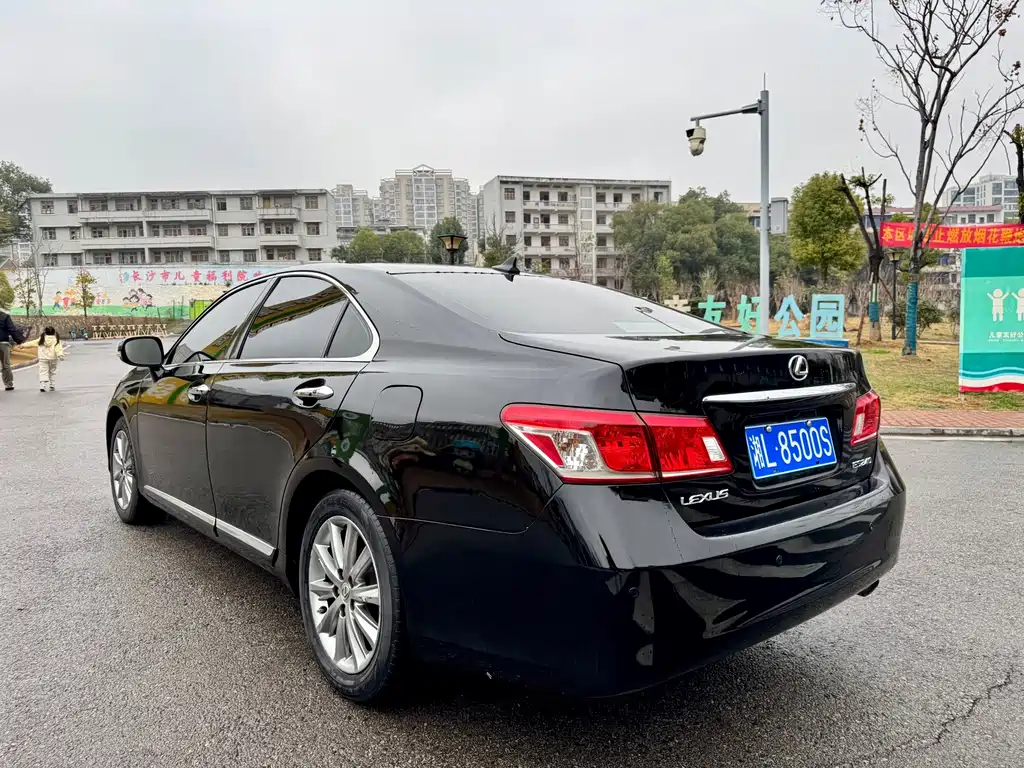 Lexus ES — миниатюра 12