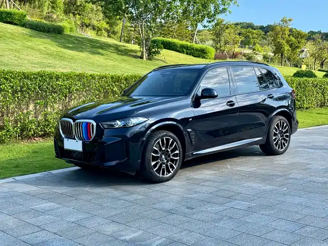 BMW  X5 2025