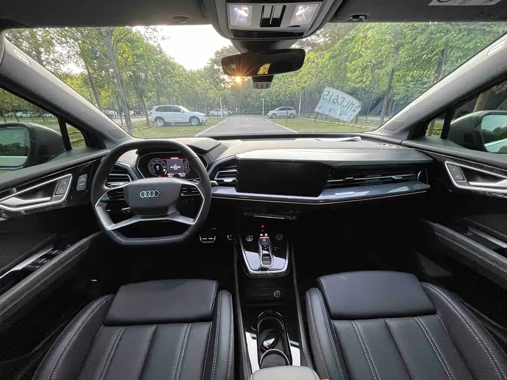 Audi Q4 e-tron — миниатюра 18