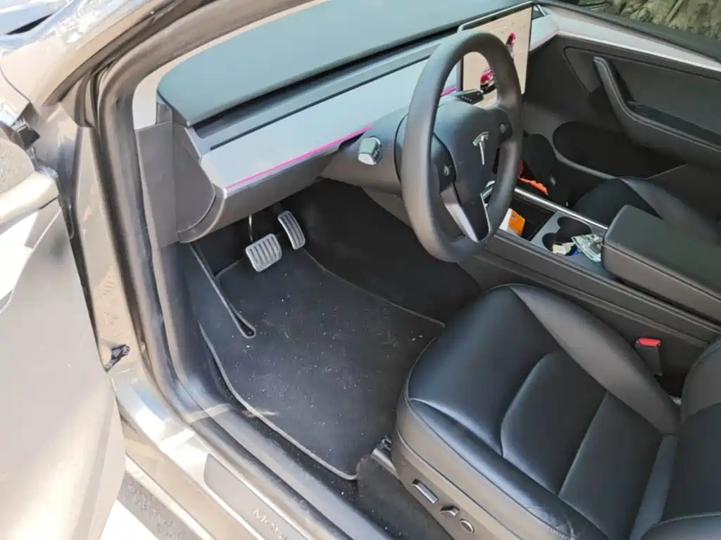 Tesla Model Y — миниатюра 16