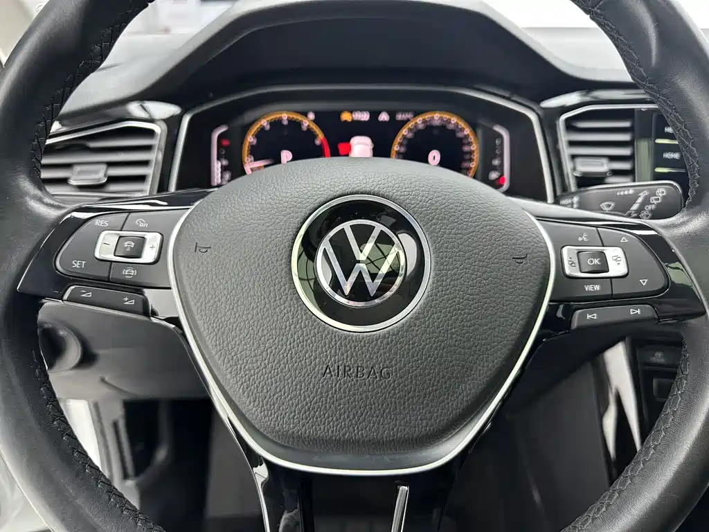 Volkswagen T-Roc — миниатюра 13