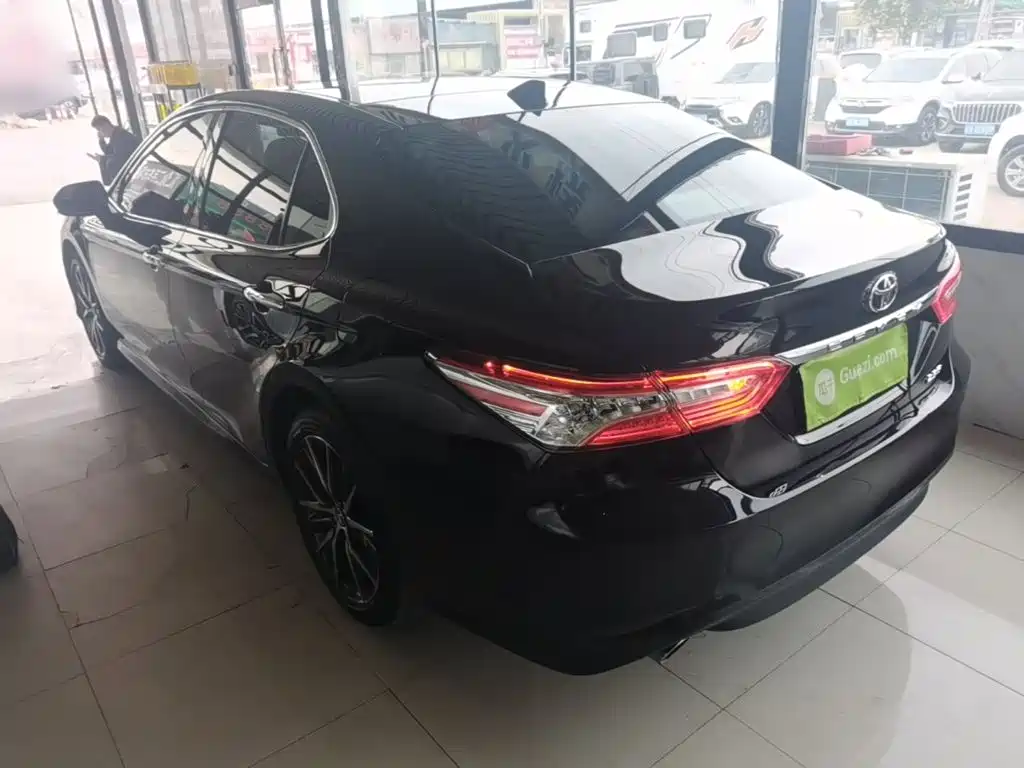Toyota Camry — миниатюра 5