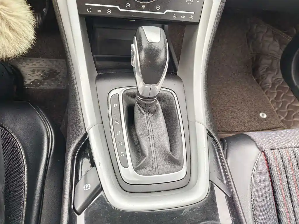 Ford Mondeo — миниатюра 7