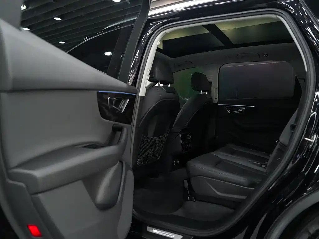 Audi Q7 — миниатюра 11