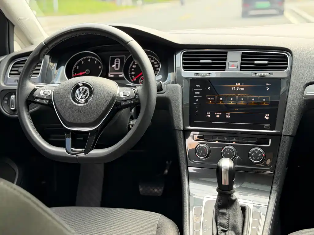 Volkswagen Golf — миниатюра 10