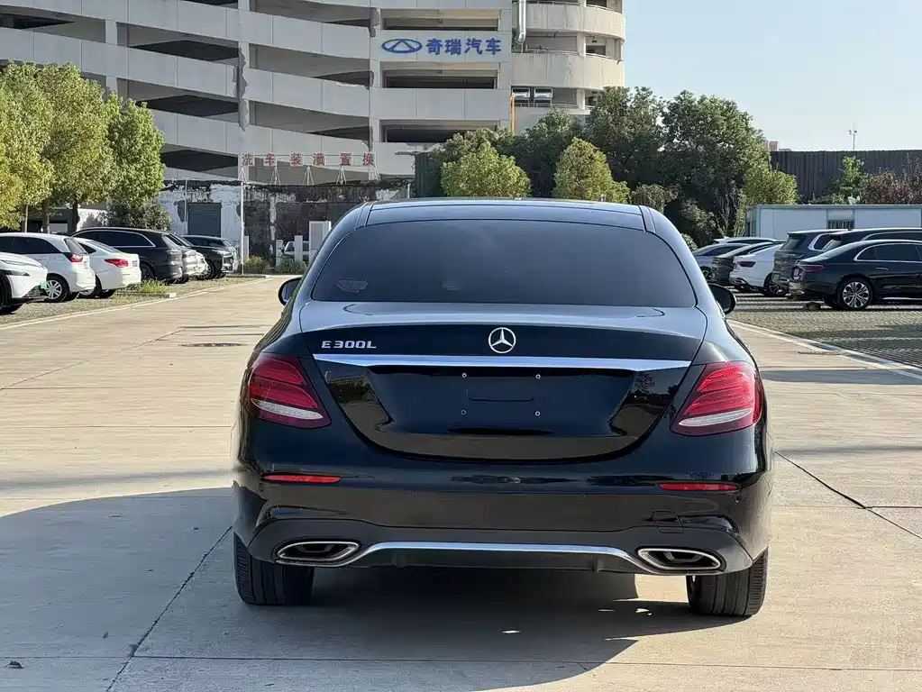 Mercedes-Benz E-Class — миниатюра 5