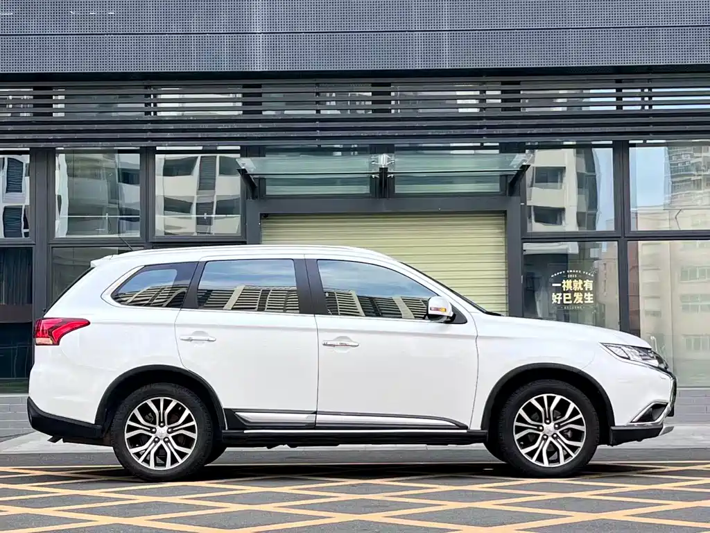 Mitsubishi Outlander — миниатюра 9