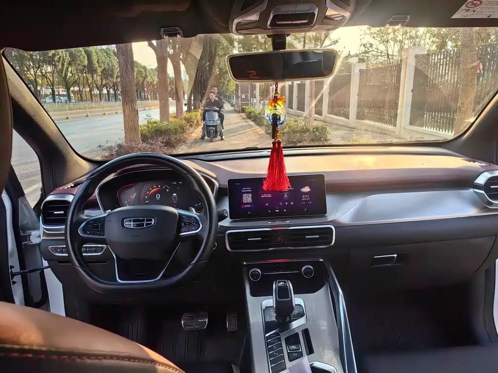 Geely Binyue — миниатюра 10