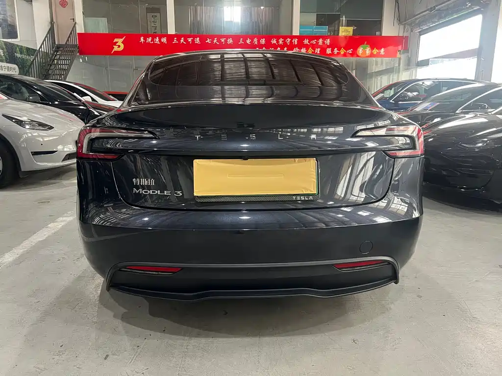 Tesla Model 3 — миниатюра 9