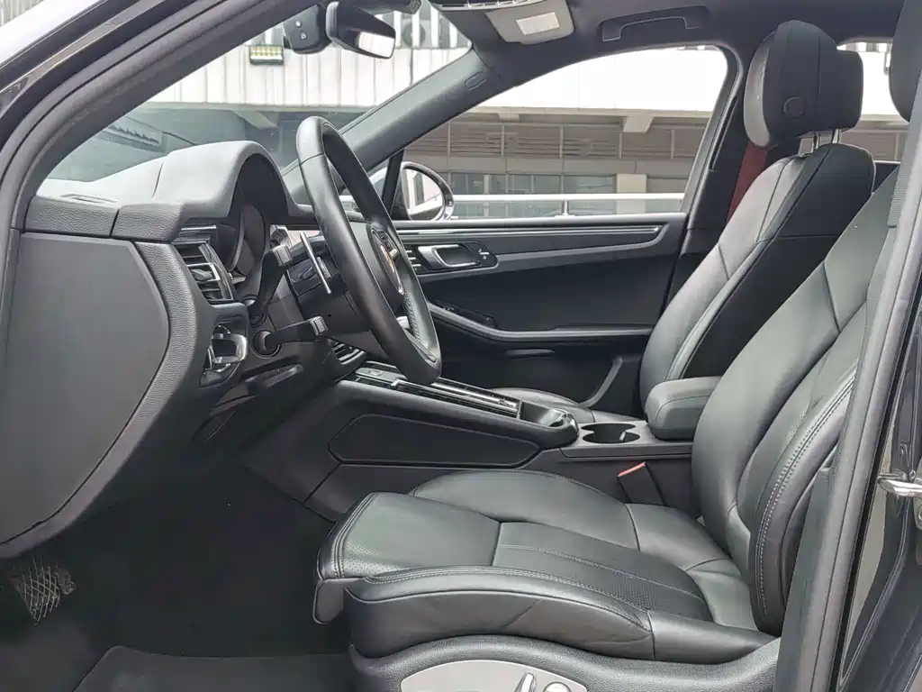 Porsche Macan — миниатюра 13