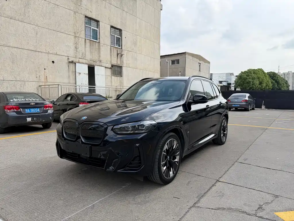 BMW iX3 2023