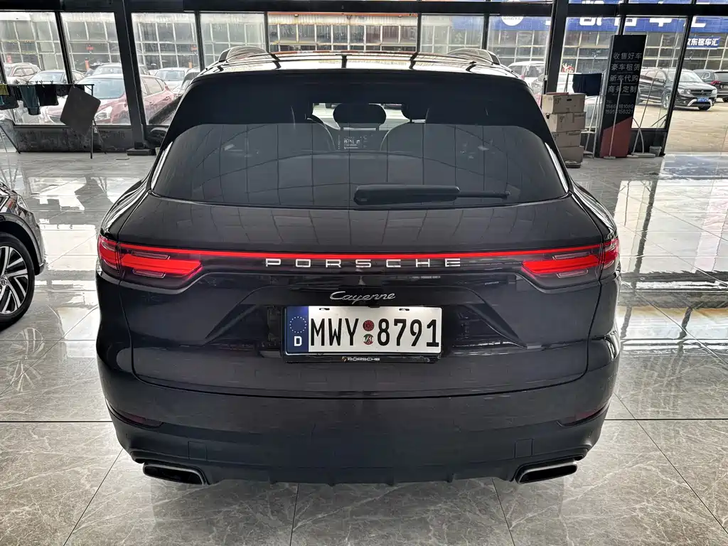 Porsche Cayenne — миниатюра 5