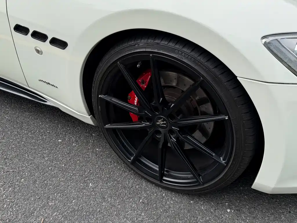 Maserati GranTurismo — миниатюра 4