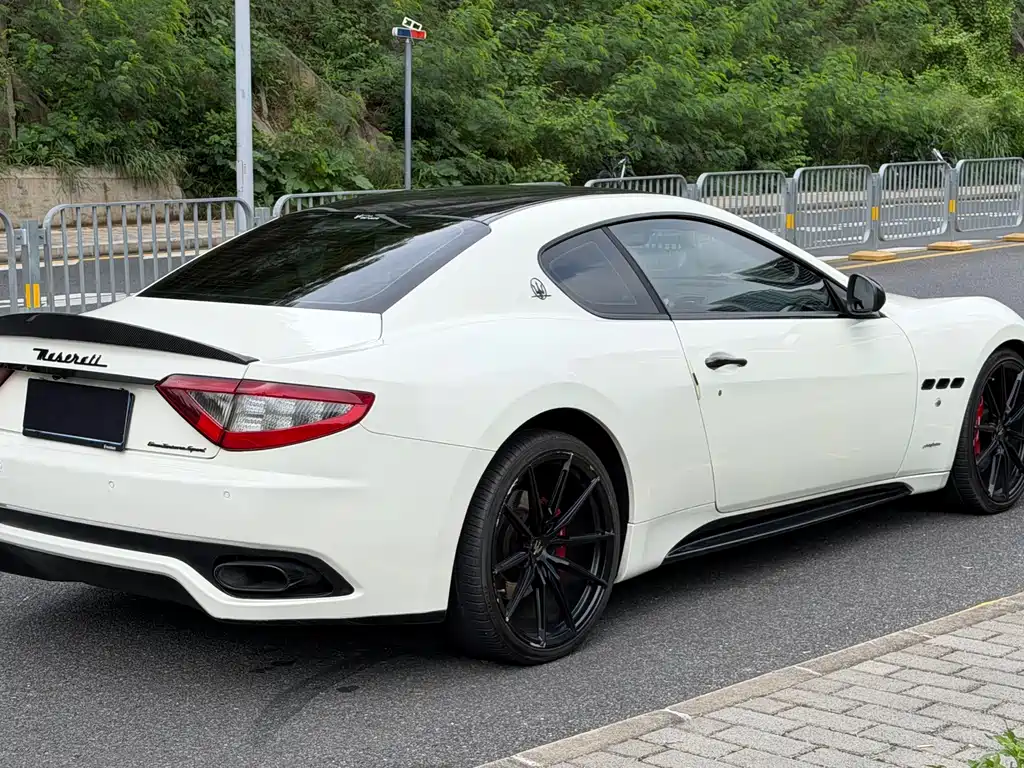 Maserati GranTurismo — миниатюра 5