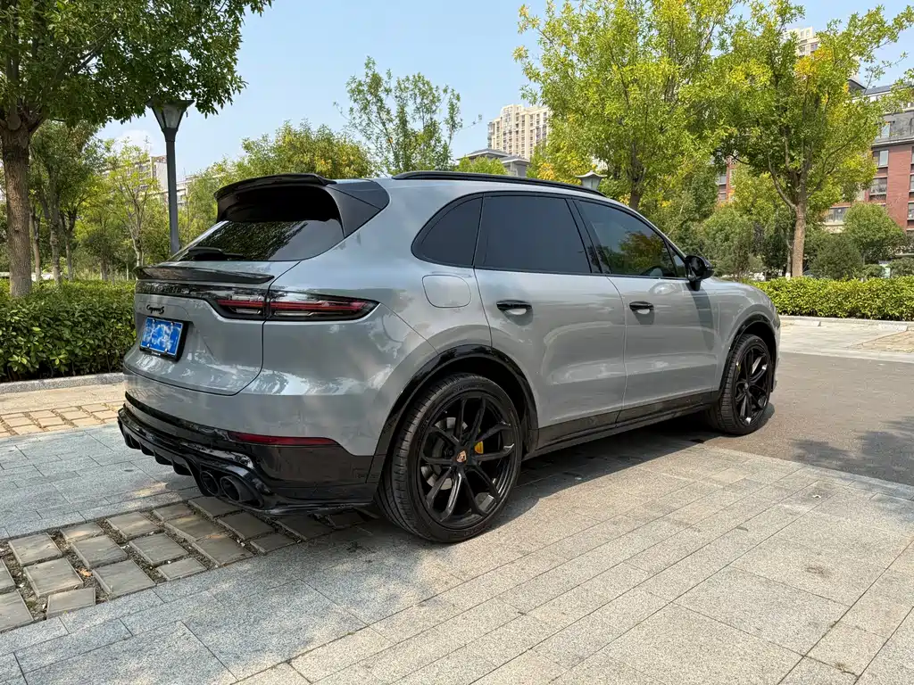 Porsche Cayenne — миниатюра 6