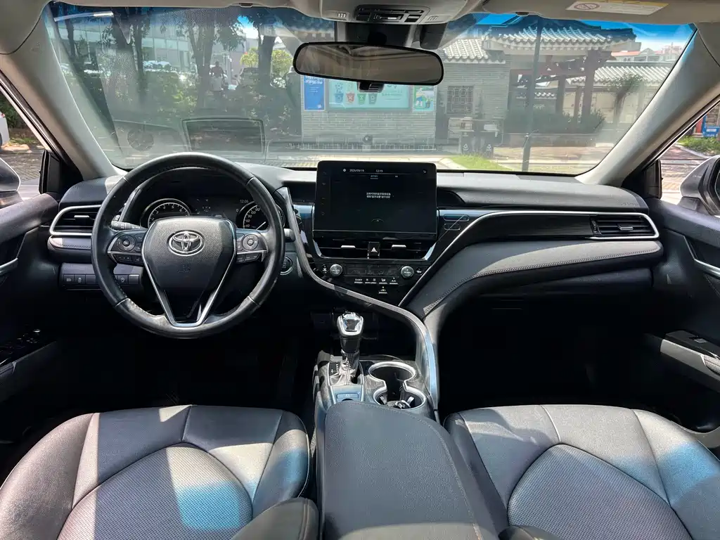 Toyota Camry — миниатюра 11