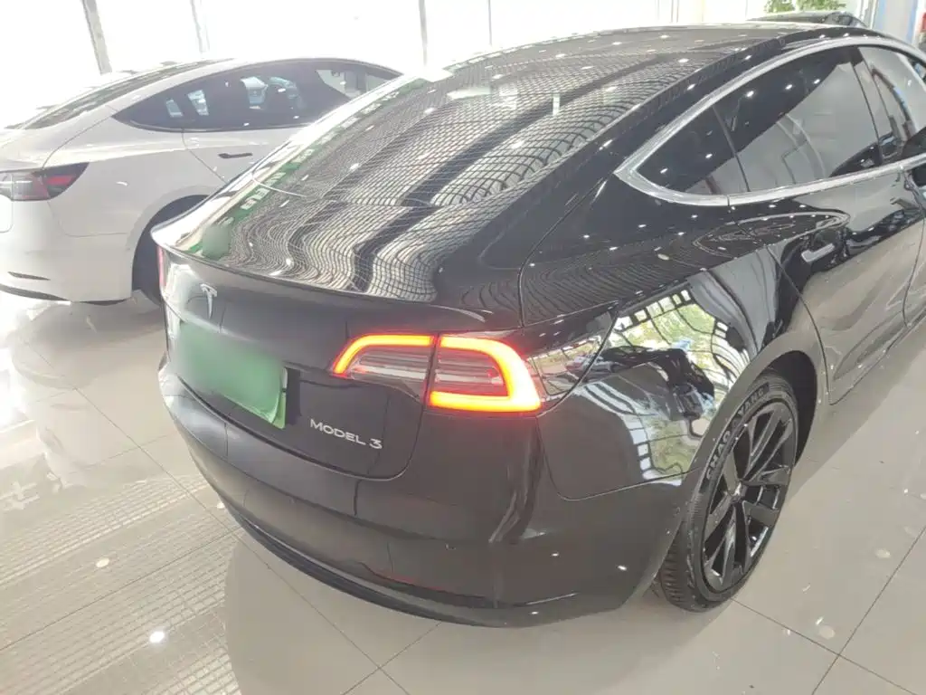 Tesla Model 3 — миниатюра 6