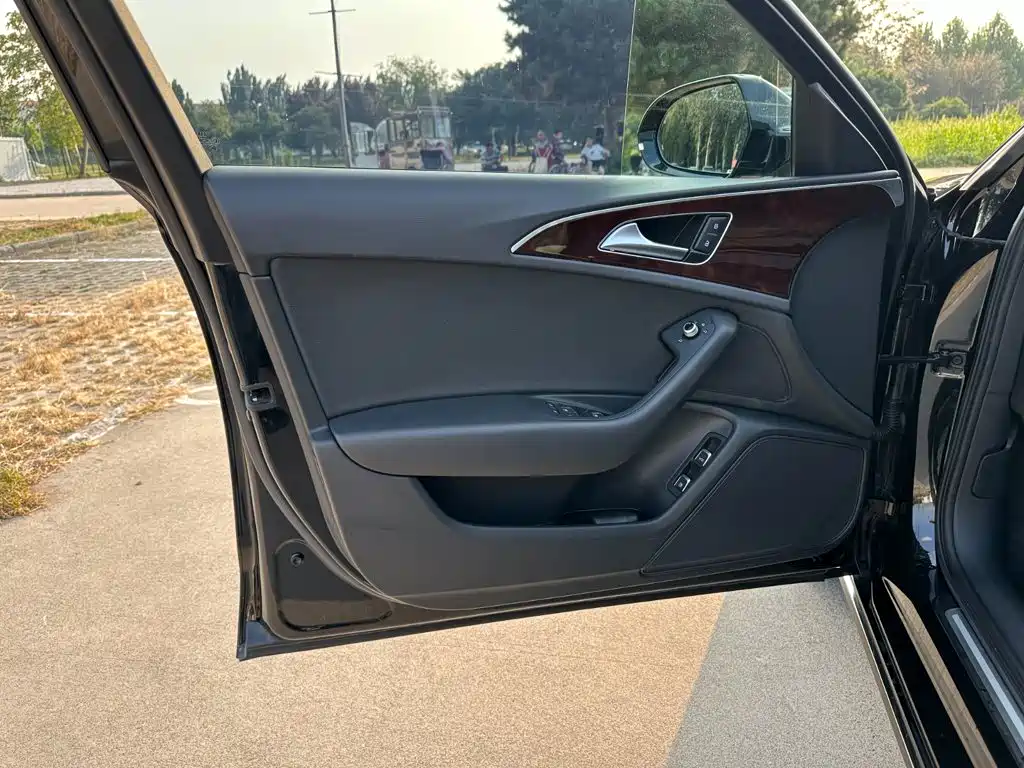 Audi A6L New Energy — миниатюра 12