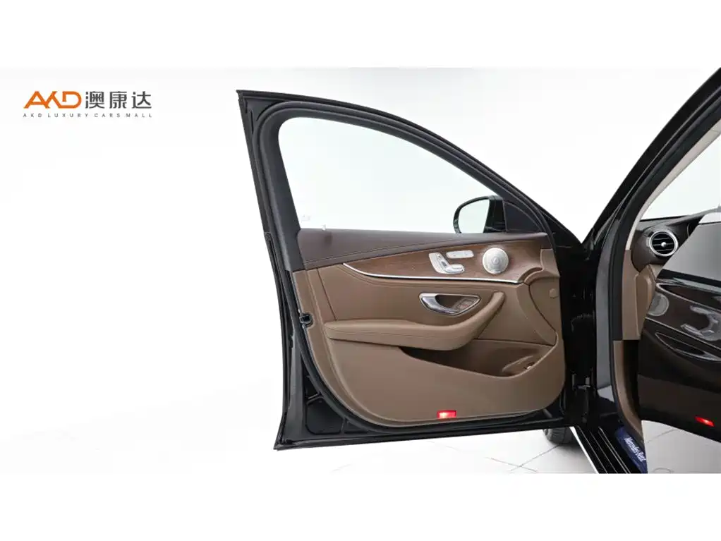 Mercedes-Benz E-Class — миниатюра 10
