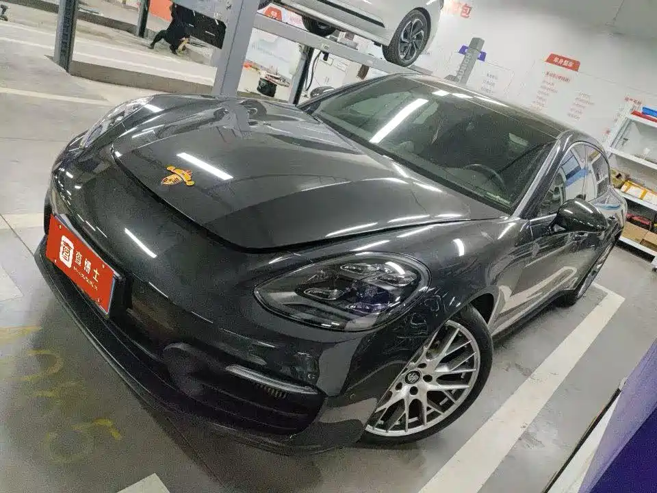 Porsche Panamera 2023