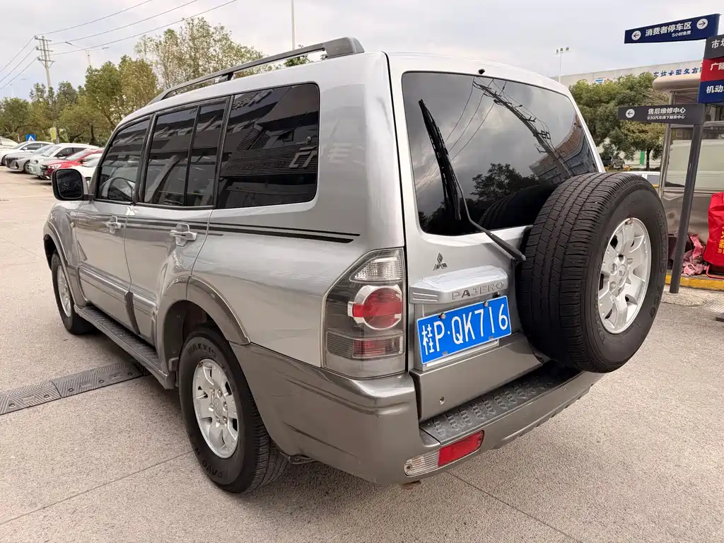 Mitsubishi Pajero (Import) — миниатюра 7