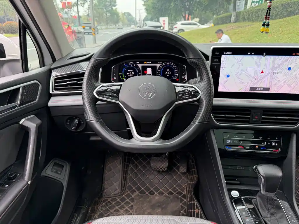 Volkswagen Tiguan L PHEV — миниатюра 14