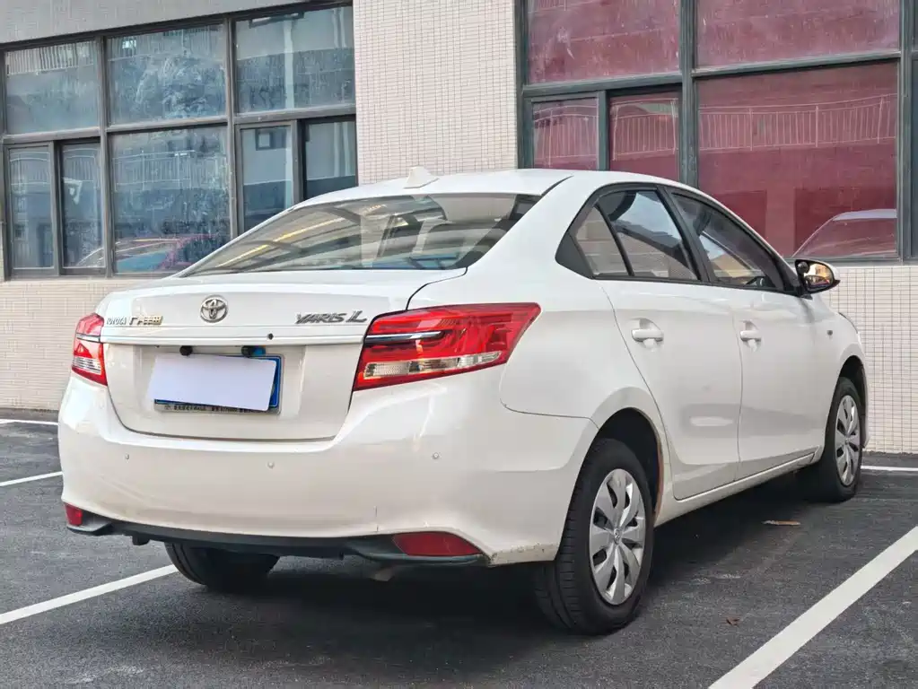 Toyota Yaris L — миниатюра 6