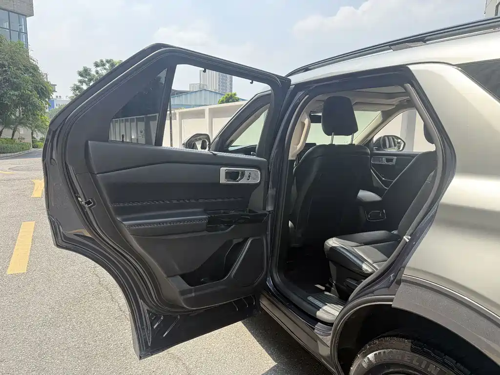 Ford Explorer — миниатюра 13