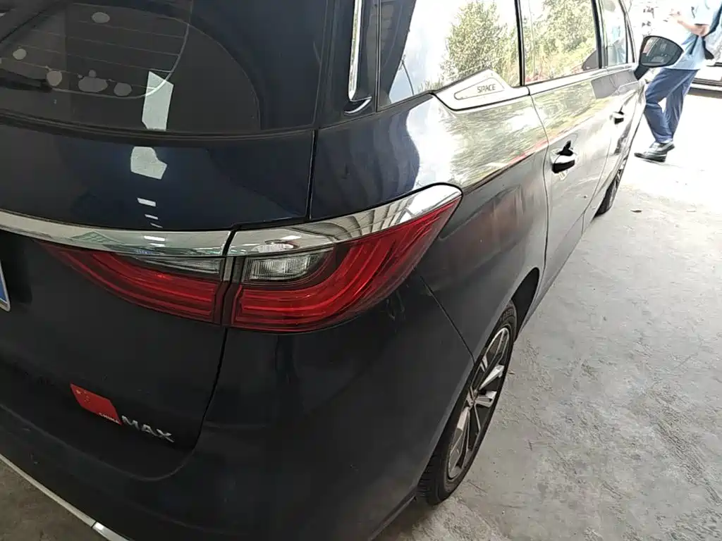 BYD MAX — миниатюра 8
