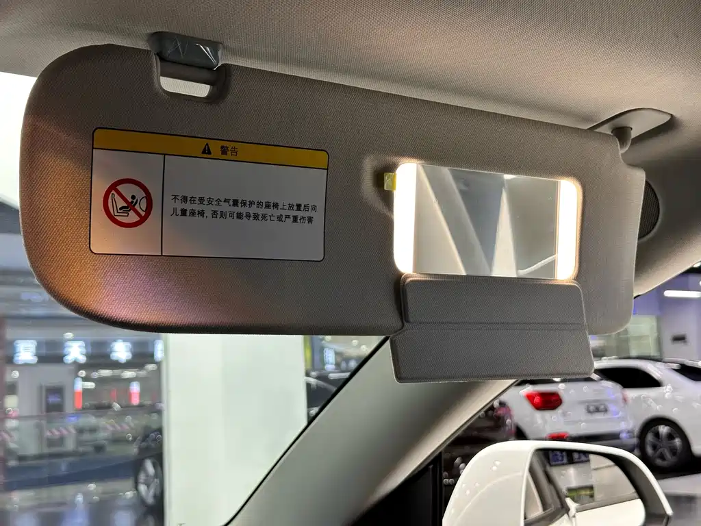 Tesla Model 3 — миниатюра 18