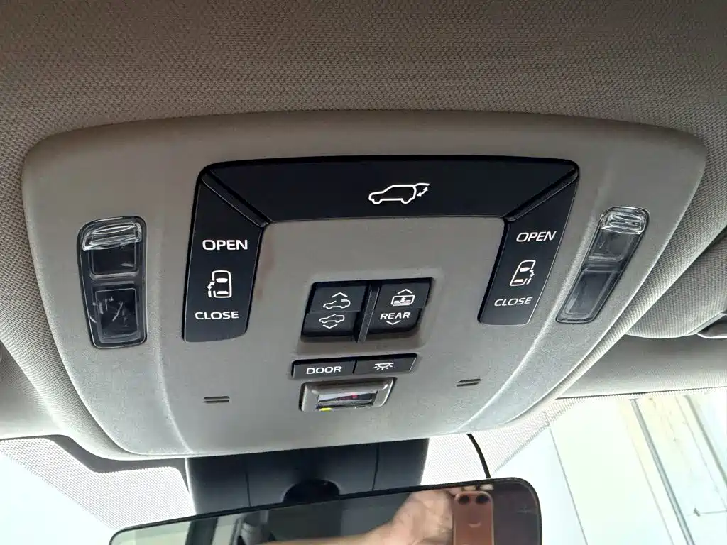 Toyota Granvia — миниатюра 19