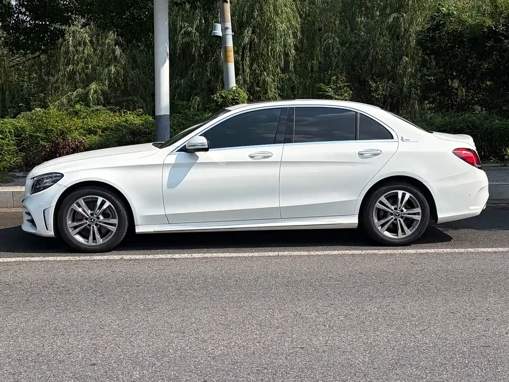 Mercedes-Benz C-Class — миниатюра 3