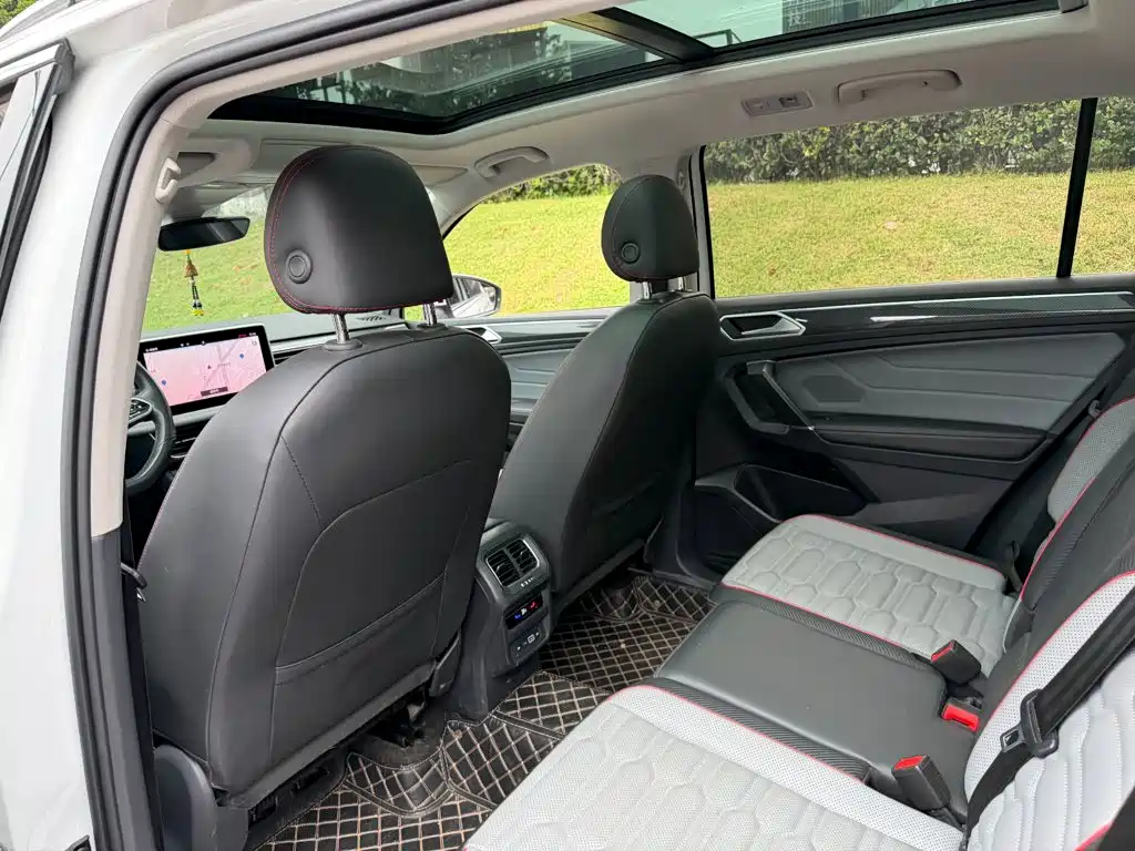 Volkswagen Tiguan L PHEV — миниатюра 11