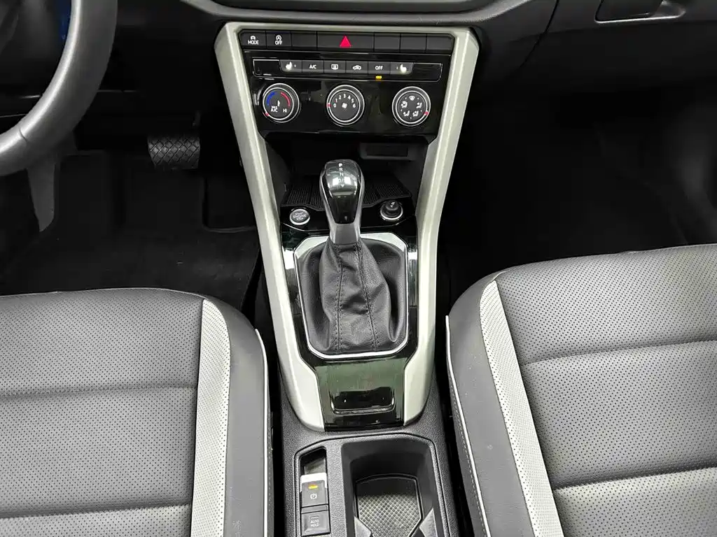 Volkswagen T-Roc — миниатюра 10