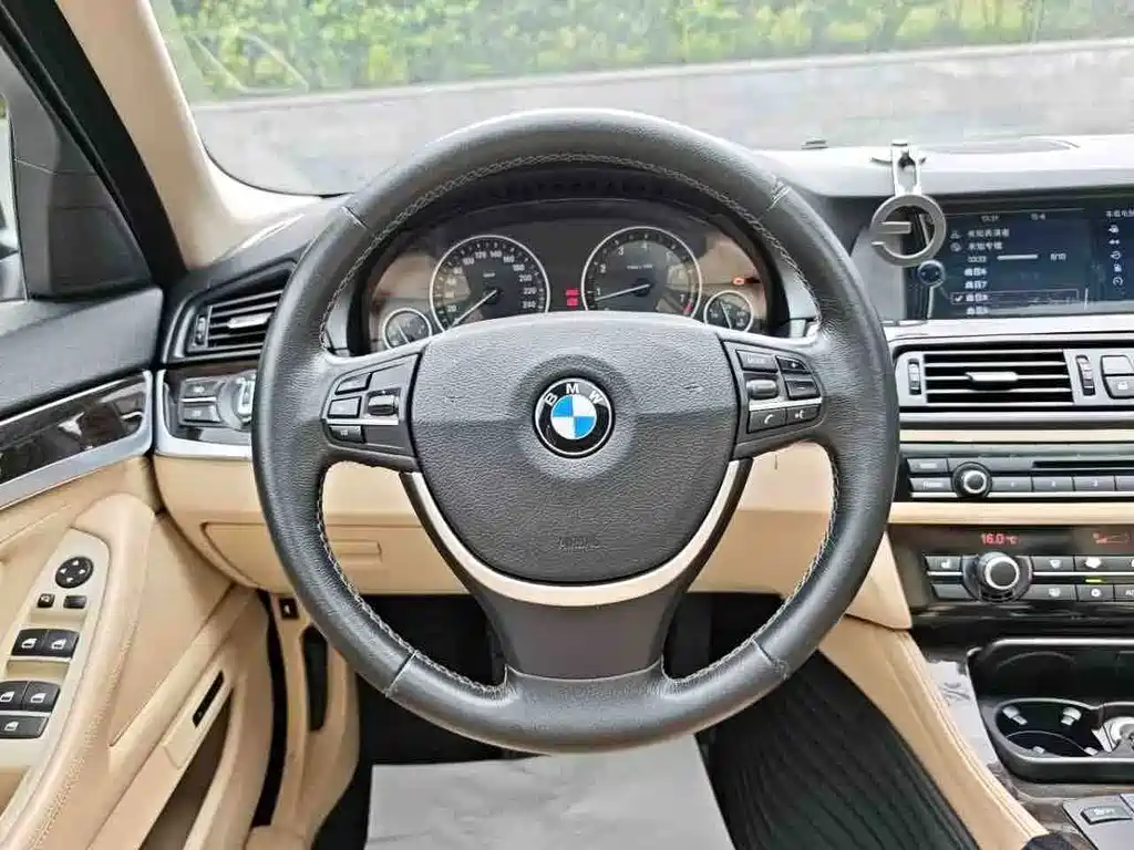 BMW 5 Series — миниатюра 19