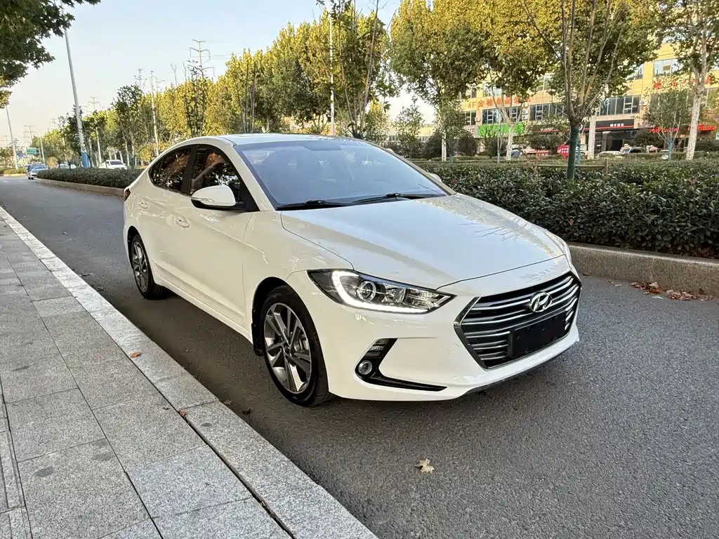 Hyundai Elantra — миниатюра 7