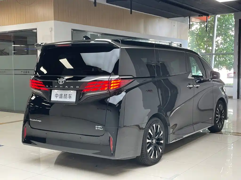 Toyota Alphard — миниатюра 32