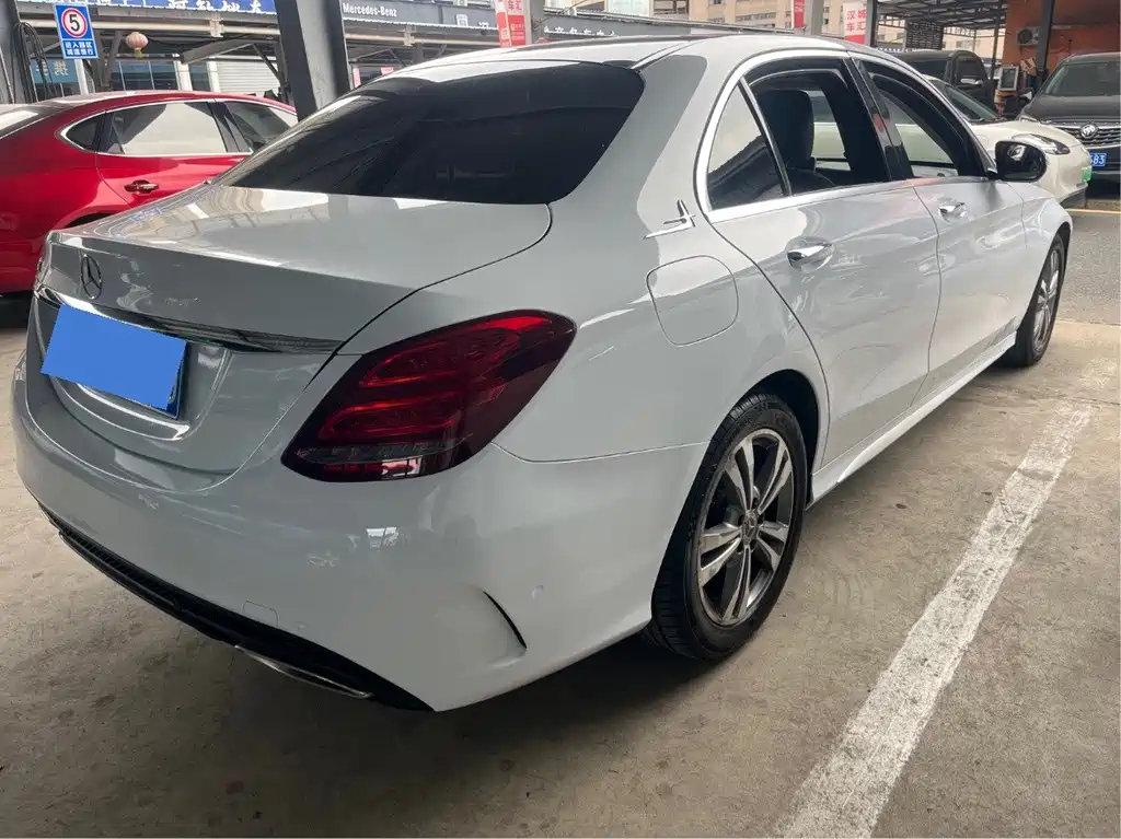 Mercedes-Benz C-Class — миниатюра 6