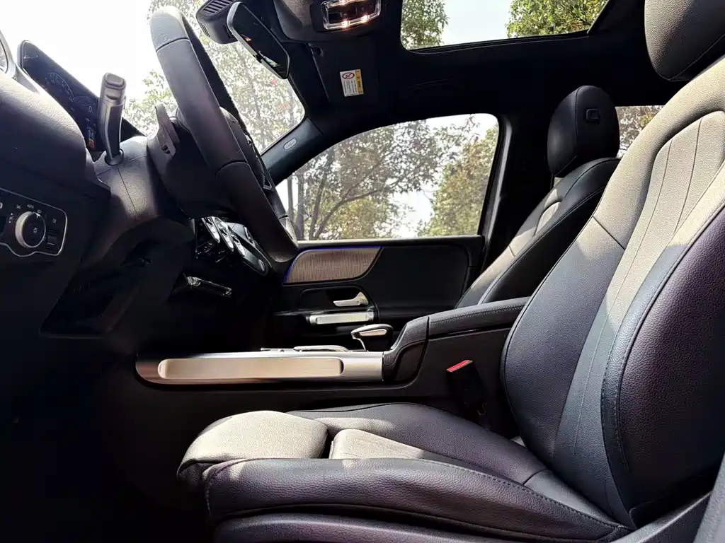 Mercedes-Benz GLB — миниатюра 10