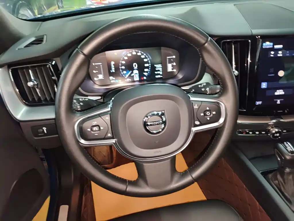 Volvo XC60 — миниатюра 11