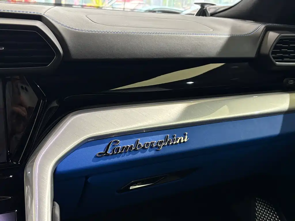 Lamborghini Urus — миниатюра 21