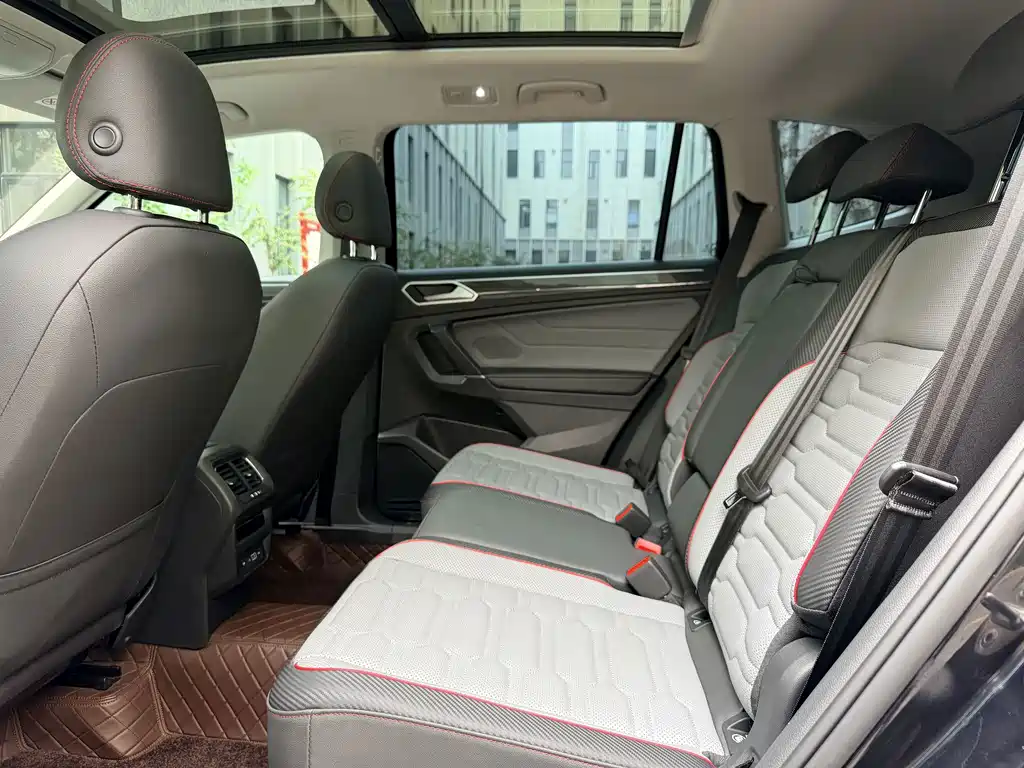 Volkswagen Tiguan L PHEV — миниатюра 6