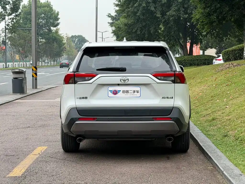 Toyota RAV4 — миниатюра 5