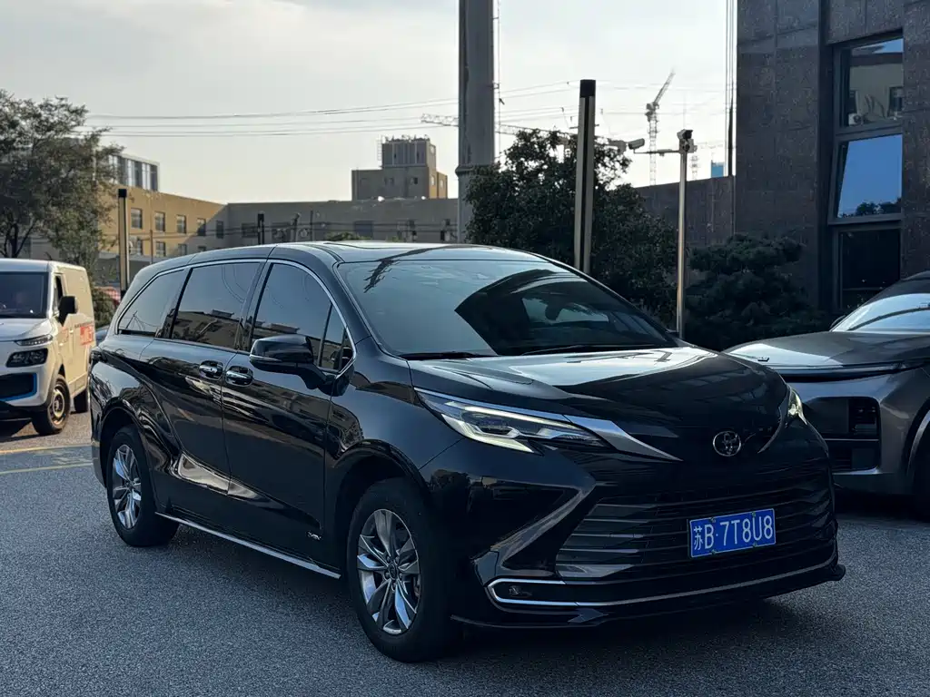 Toyota Sienna — миниатюра 3