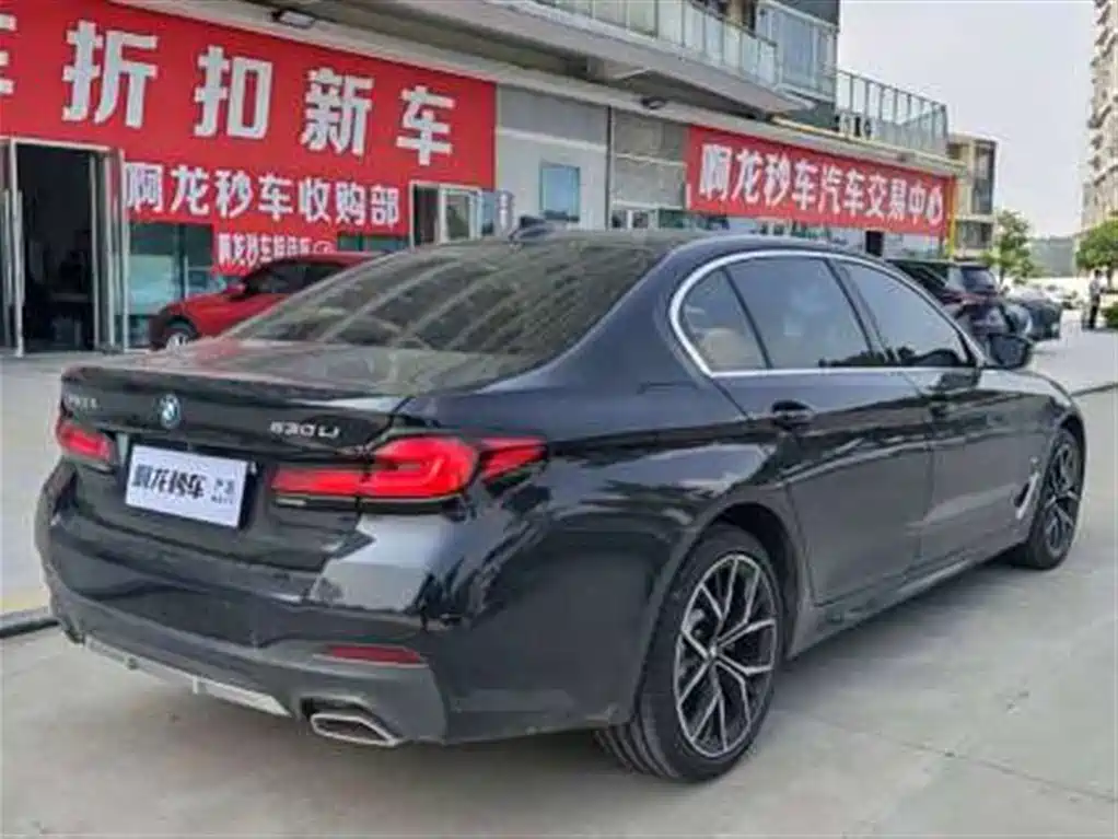 BMW 5 Series — миниатюра 8
