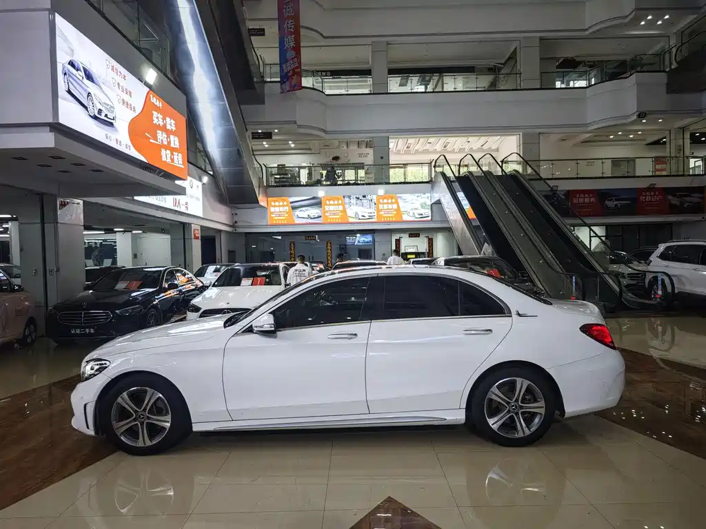 Mercedes-Benz C-Class — миниатюра 3